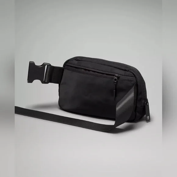 Lululemon Everywhere Belt Bag 1L Pride NWT - Picture 3 of 6